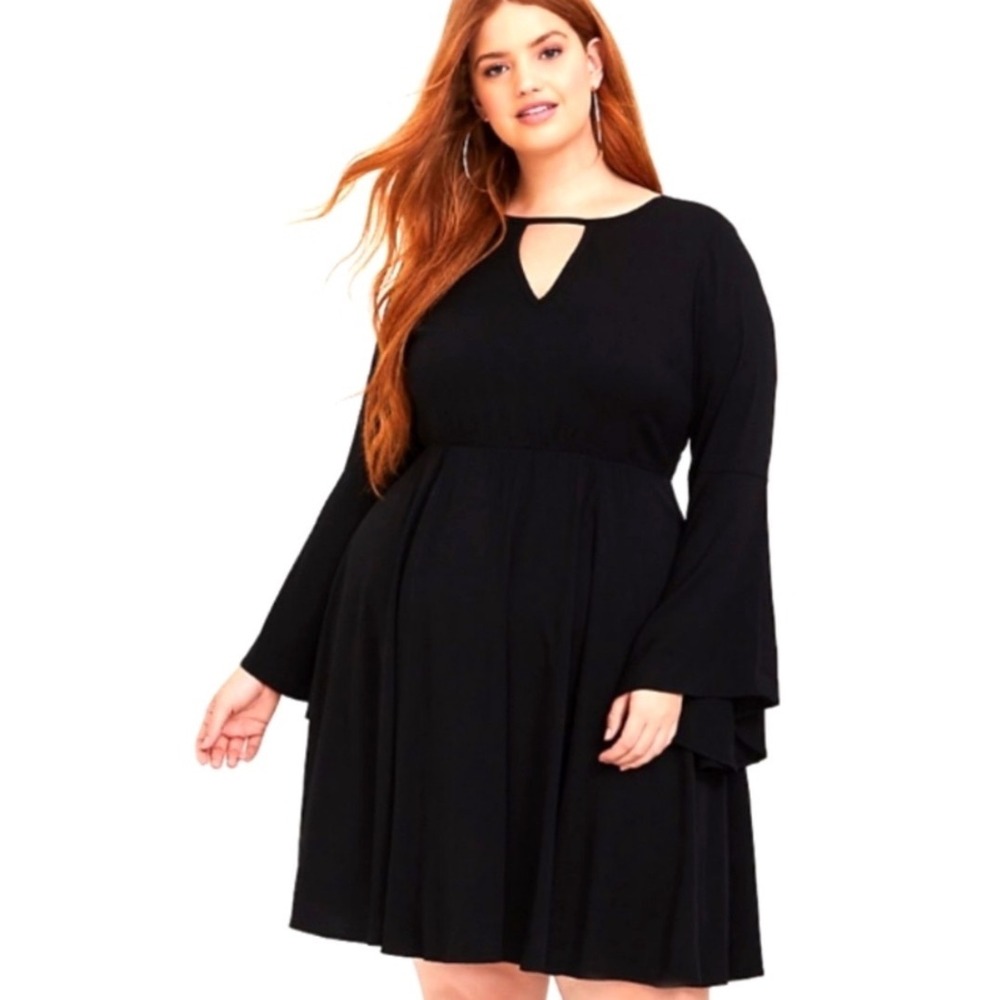 NWT Torrid Bell Sleeve Dress SZ 26 Black New Keyhole Fit Flare Whimsigoth Vamp